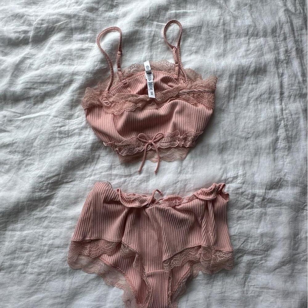 Pink ribbed lace lingerie set